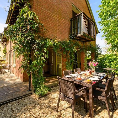 Cosy Cotswold Lodge By Your Home Here - Summer Sale For 3 Plus Nights - Ideal For Families With Log-Burner, Spa, Private Parking And Heated Swimming Pools Ashton Keynes Esterno foto