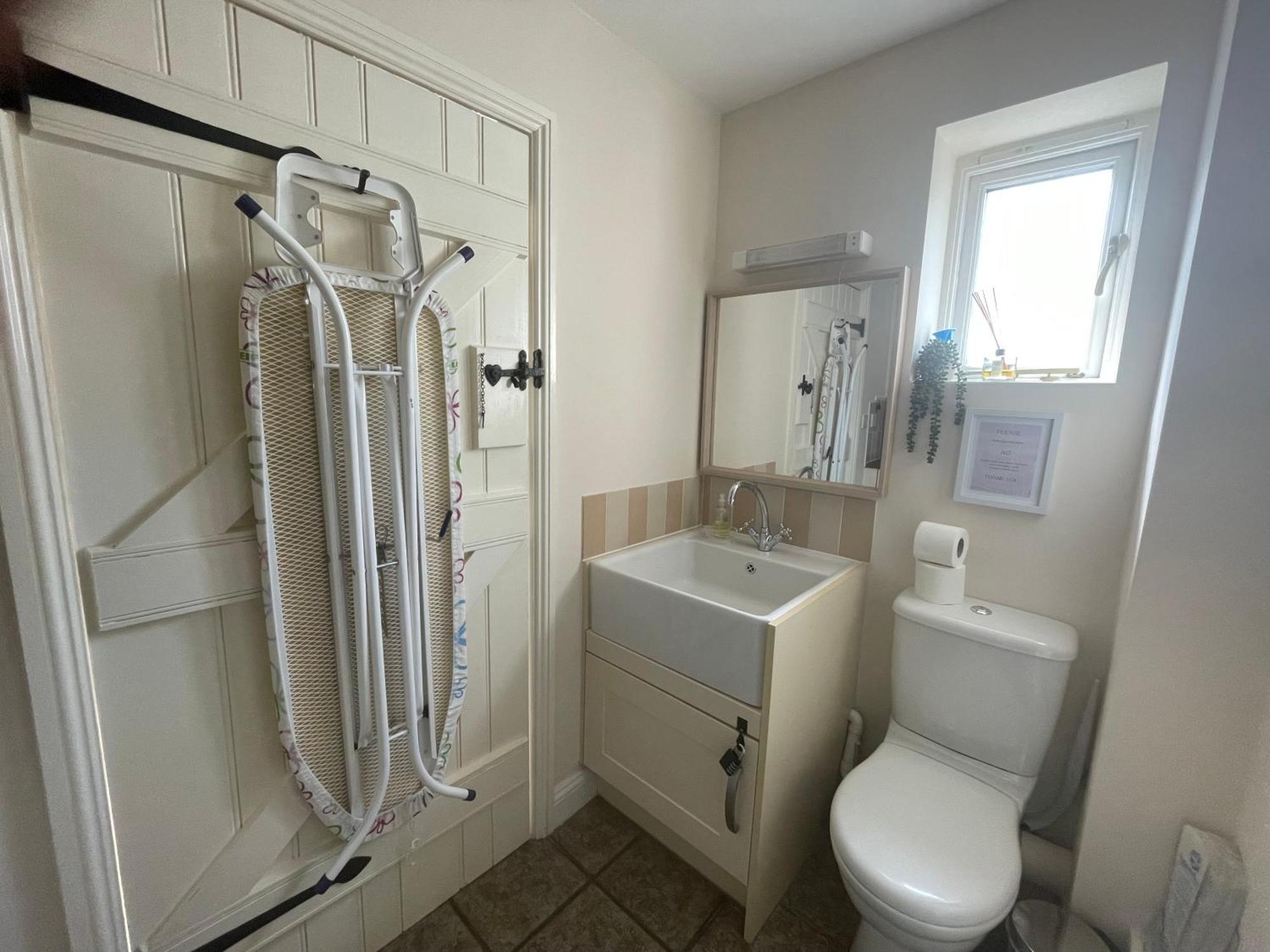 Cosy Cotswold Lodge By Your Home Here - Summer Sale For 3 Plus Nights - Ideal For Families With Log-Burner, Spa, Private Parking And Heated Swimming Pools Ashton Keynes Esterno foto