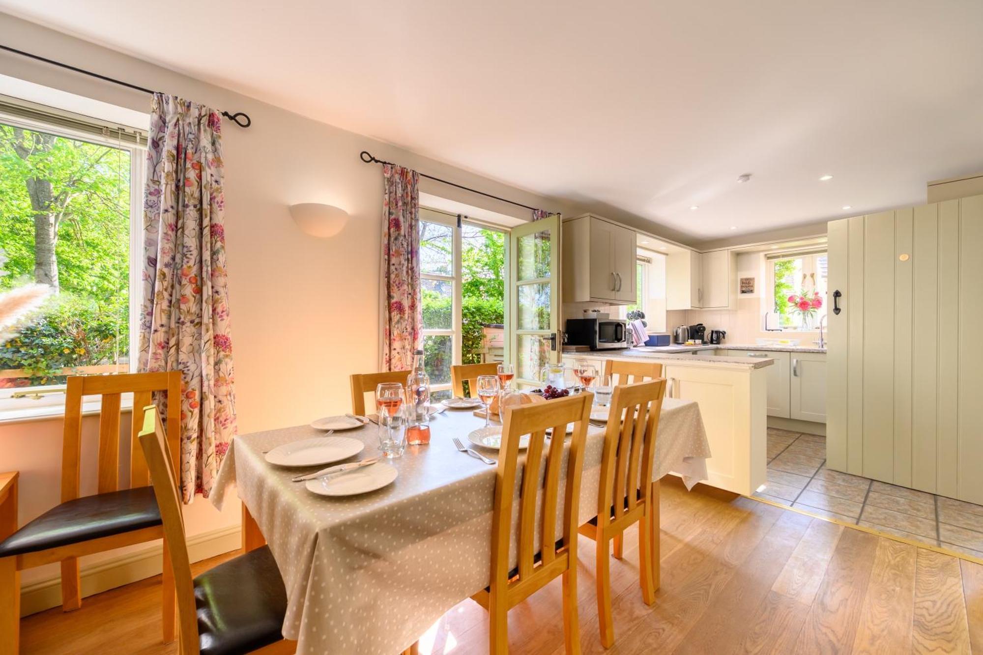 Cosy Cotswold Lodge By Your Home Here - Summer Sale For 3 Plus Nights - Ideal For Families With Log-Burner, Spa, Private Parking And Heated Swimming Pools Ashton Keynes Esterno foto
