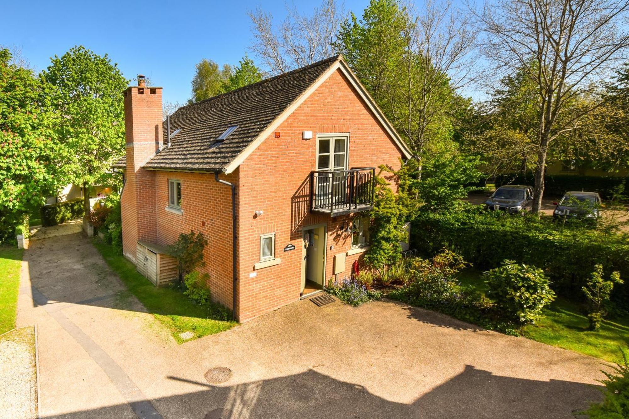 Cosy Cotswold Lodge By Your Home Here - Summer Sale For 3 Plus Nights - Ideal For Families With Log-Burner, Spa, Private Parking And Heated Swimming Pools Ashton Keynes Esterno foto