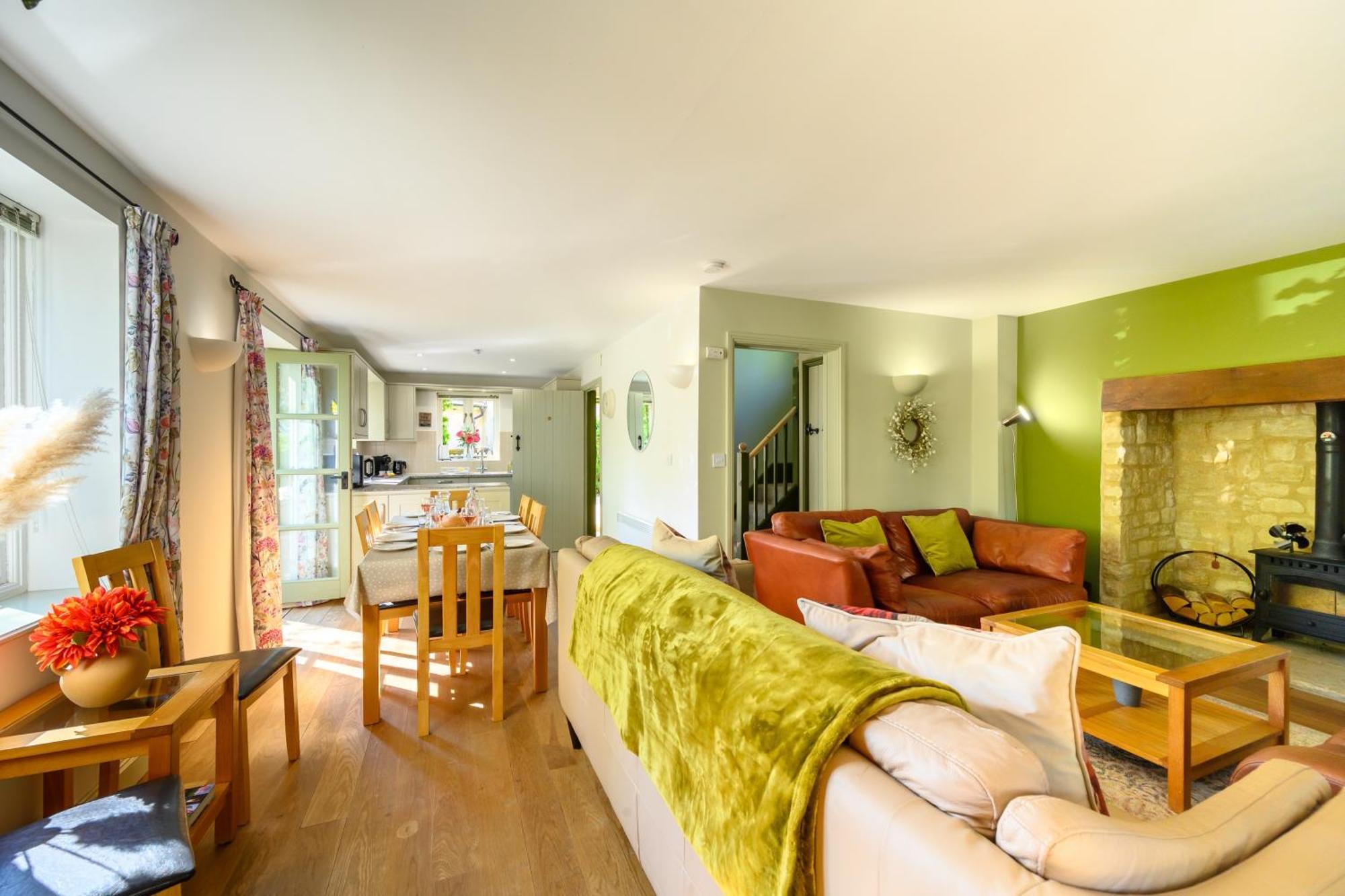 Cosy Cotswold Lodge By Your Home Here - Summer Sale For 3 Plus Nights - Ideal For Families With Log-Burner, Spa, Private Parking And Heated Swimming Pools Ashton Keynes Esterno foto