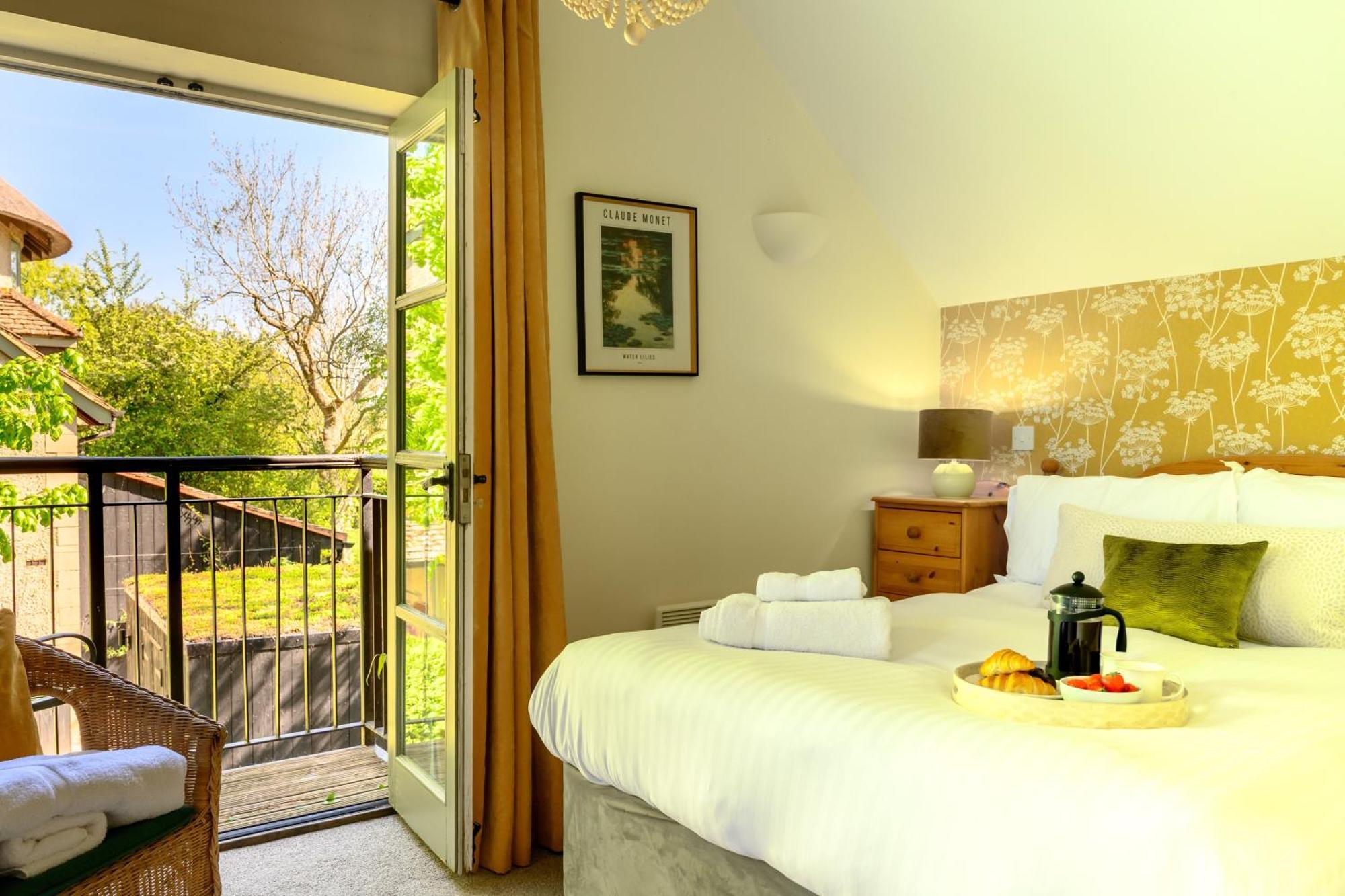 Cosy Cotswold Lodge By Your Home Here - Summer Sale For 3 Plus Nights - Ideal For Families With Log-Burner, Spa, Private Parking And Heated Swimming Pools Ashton Keynes Esterno foto