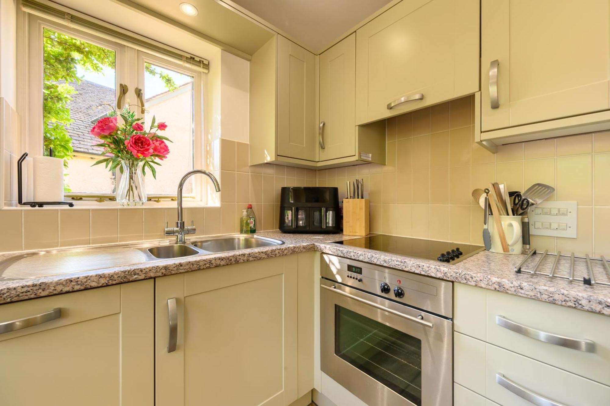Cosy Cotswold Lodge By Your Home Here - Summer Sale For 3 Plus Nights - Ideal For Families With Log-Burner, Spa, Private Parking And Heated Swimming Pools Ashton Keynes Esterno foto